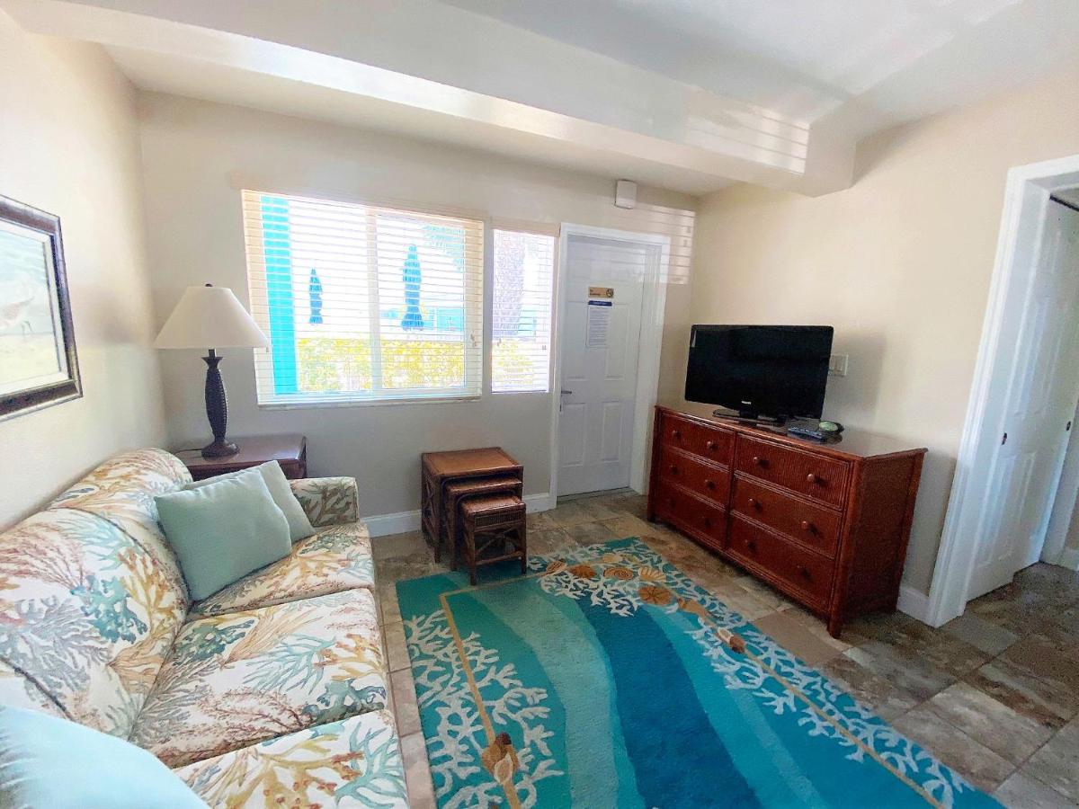 Nautical Watch Aparthotel Belleair Beach Buitenkant foto