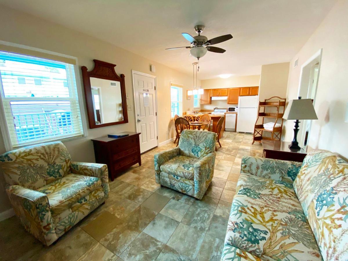 Nautical Watch Aparthotel Belleair Beach Buitenkant foto